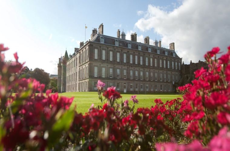 11 best uk royal gardens to explore holyroodhouse min