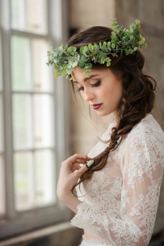 30 stunning ways to wear wedding hair flowers decorative foliage min 683x1024 1 534x800 1