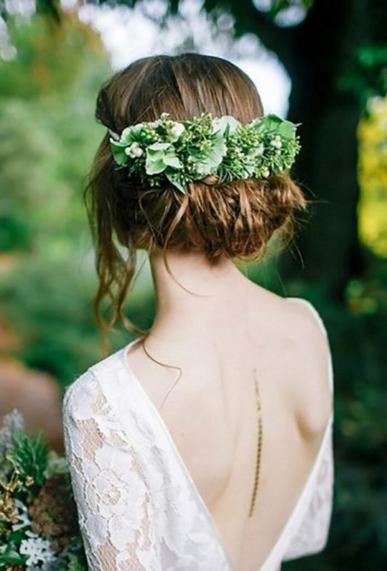 30 stunning ways to wear wedding hair flowers green and gorgeous min 694x1024 1 542x800 1