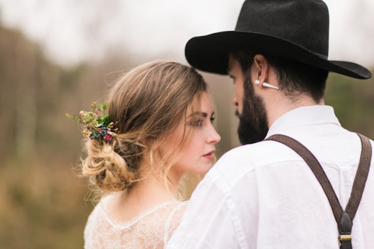 30 stunning ways to wear wedding hair flowers wild flower fairy tale min