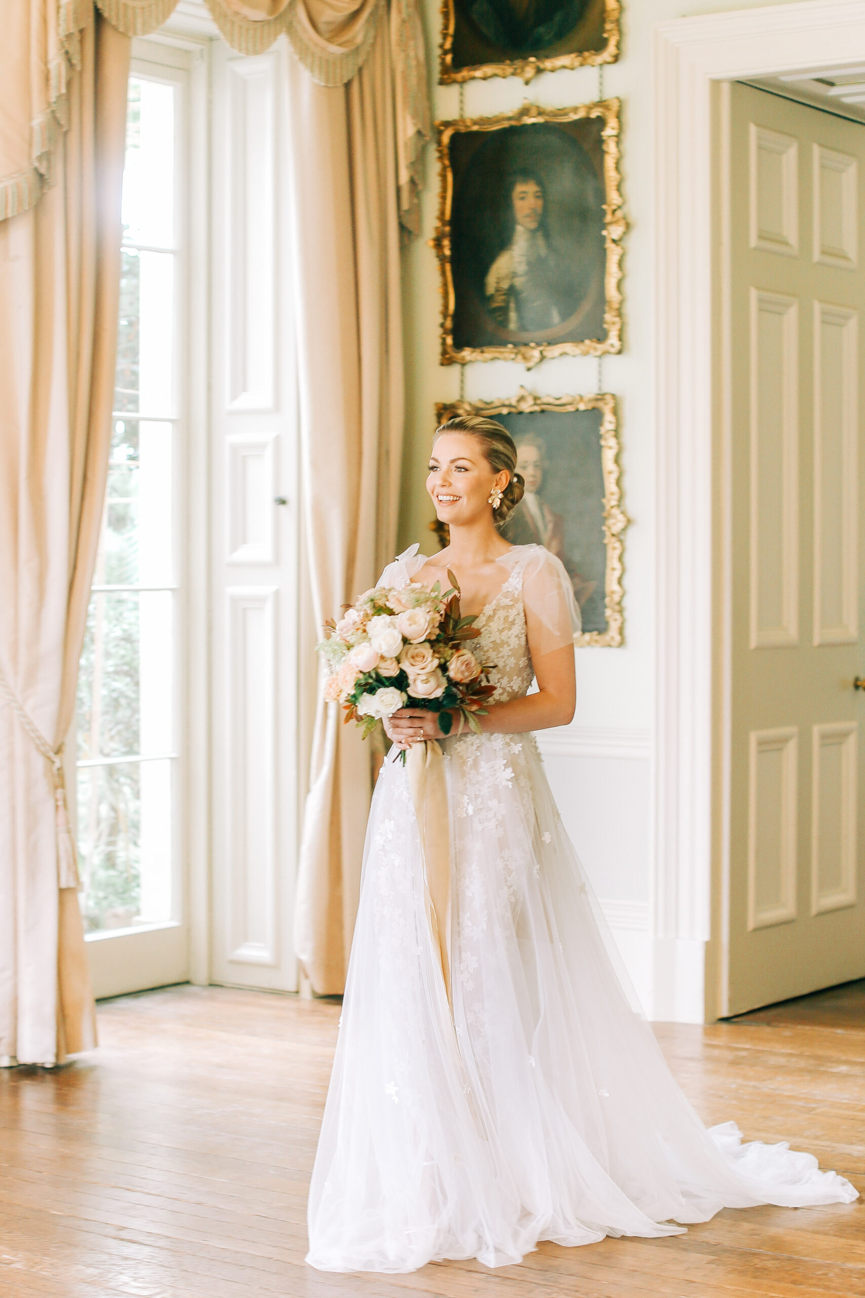 Most popular wedding flowers bride holding a modern bridal bouquet