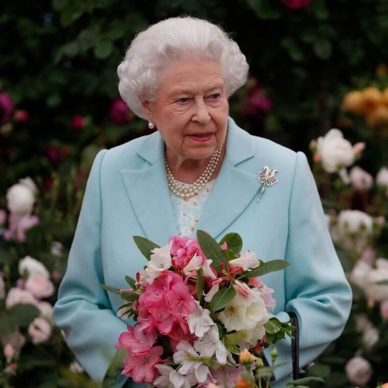 Queen elizabeth ii with flowers