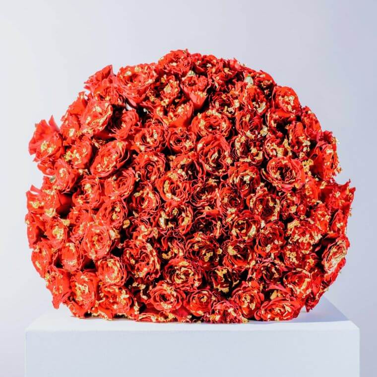 A bouquet of 200 roses with 24k gilt on the petals