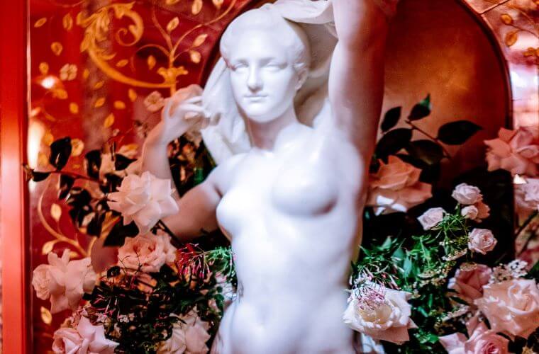 Attention to detail in immersive florals by blooming haus