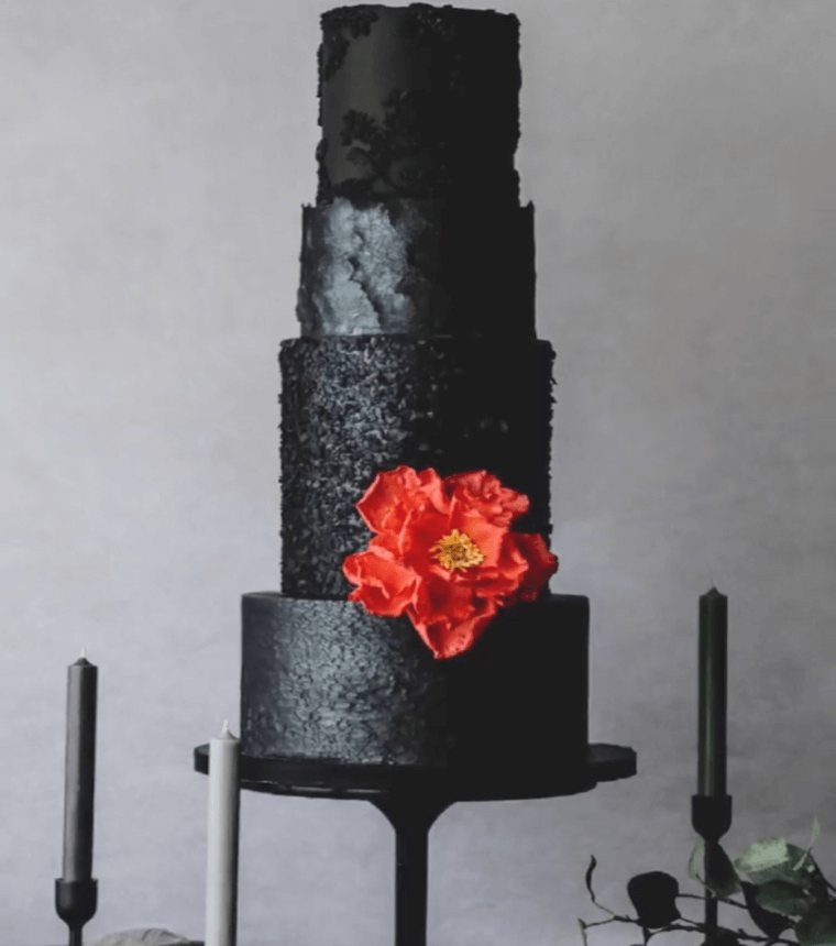 Statement flowers on wedding cakes