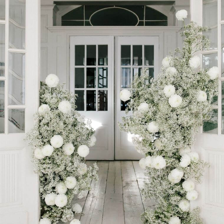 Wedding flower trends memorable entrances
