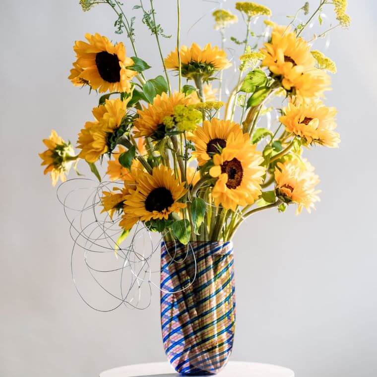 A vase full of sunflowers