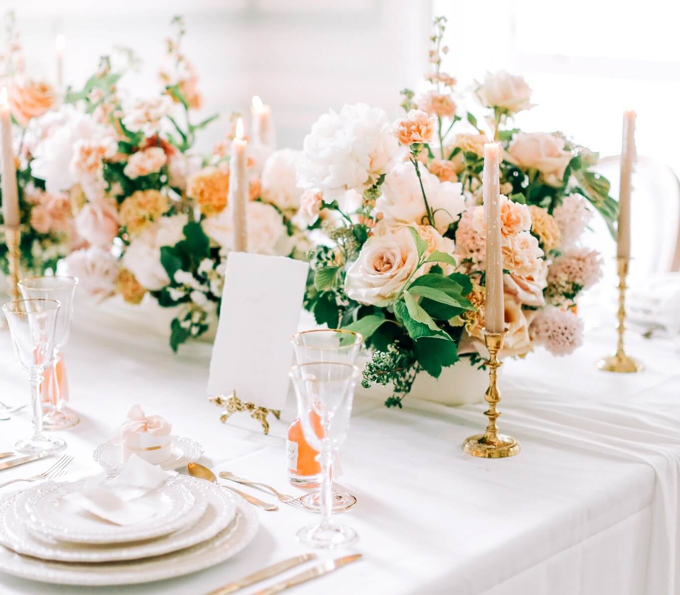 Planning a wedding in 2022 floral tablescape