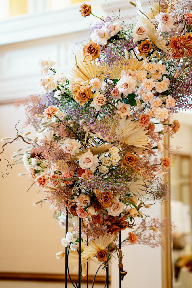 Winter weddings and winter flowers, baby's breath, roses